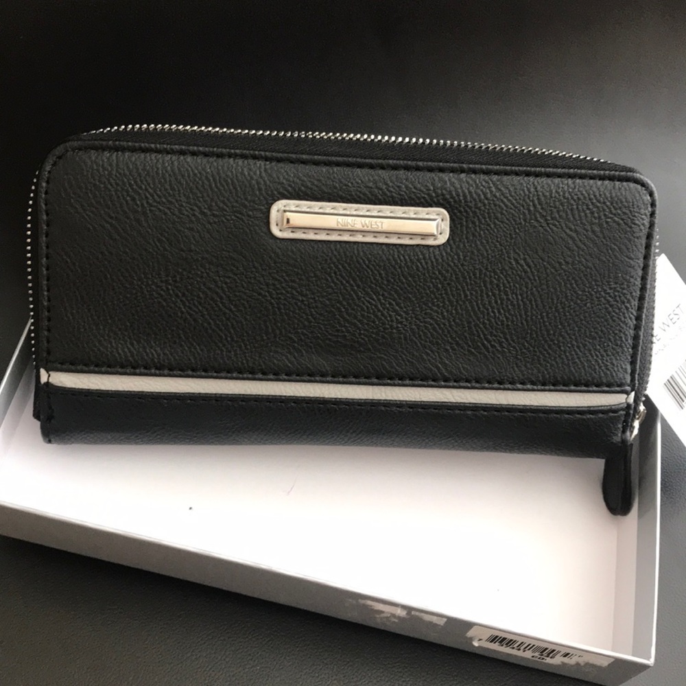 Nine West wallet